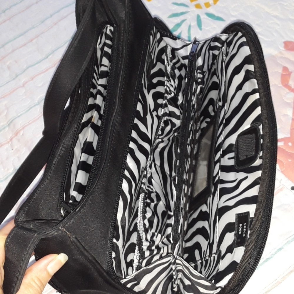 Classic black purse with tons of pockets - Picture 3 of 6